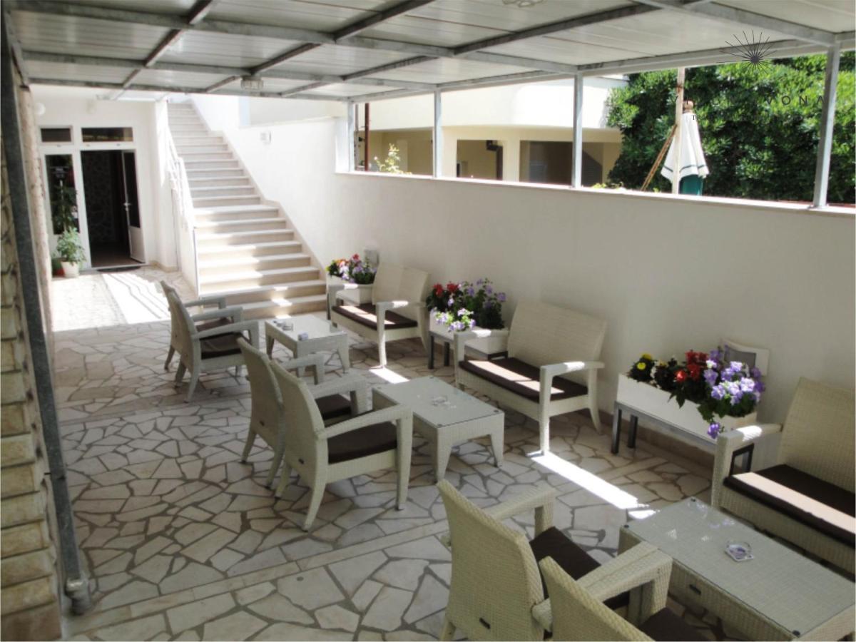 Bed And Breakfast Ivona Baška Voda Dış mekan fotoğraf