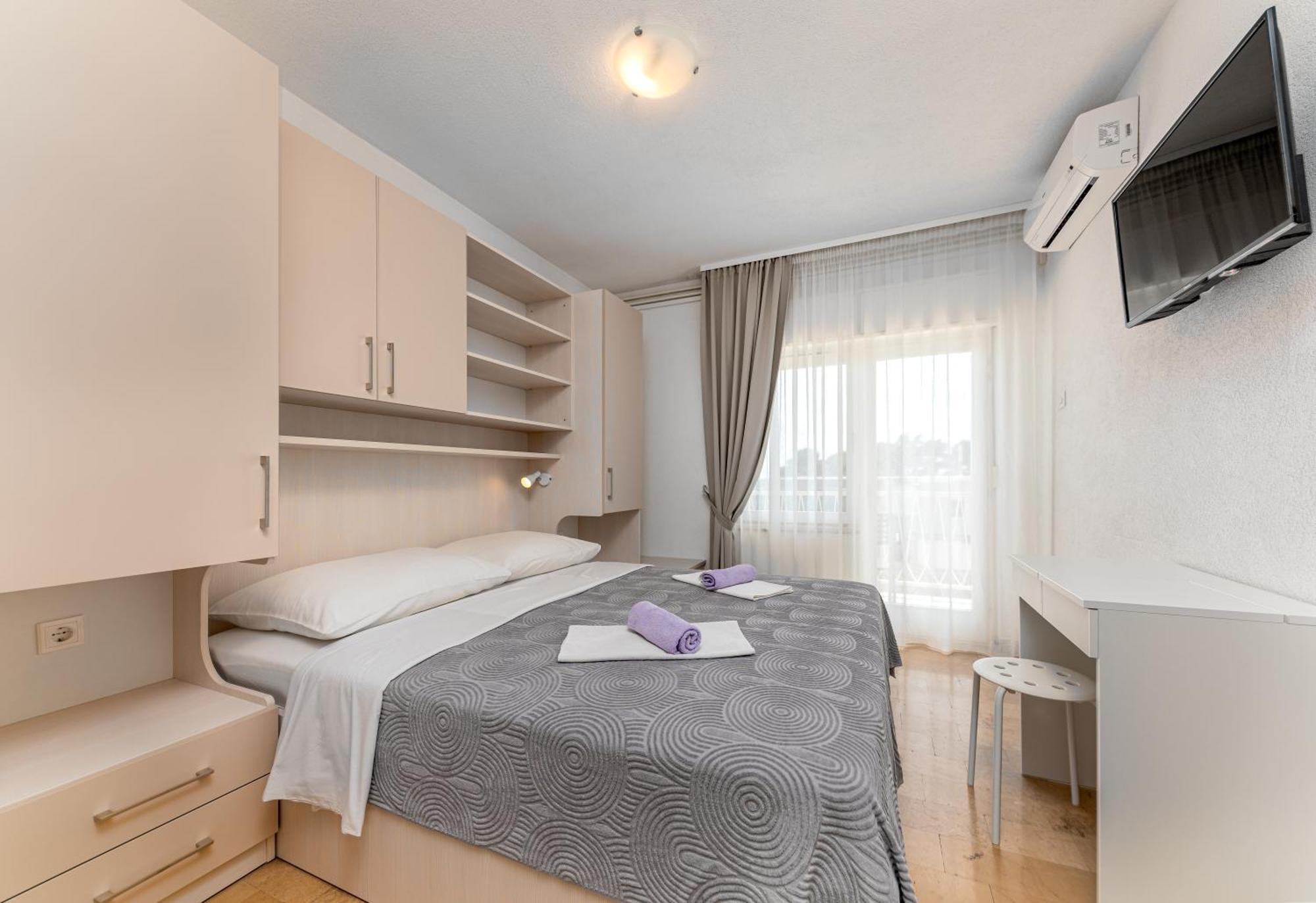 Bed And Breakfast Ivona Baška Voda Oda fotoğraf