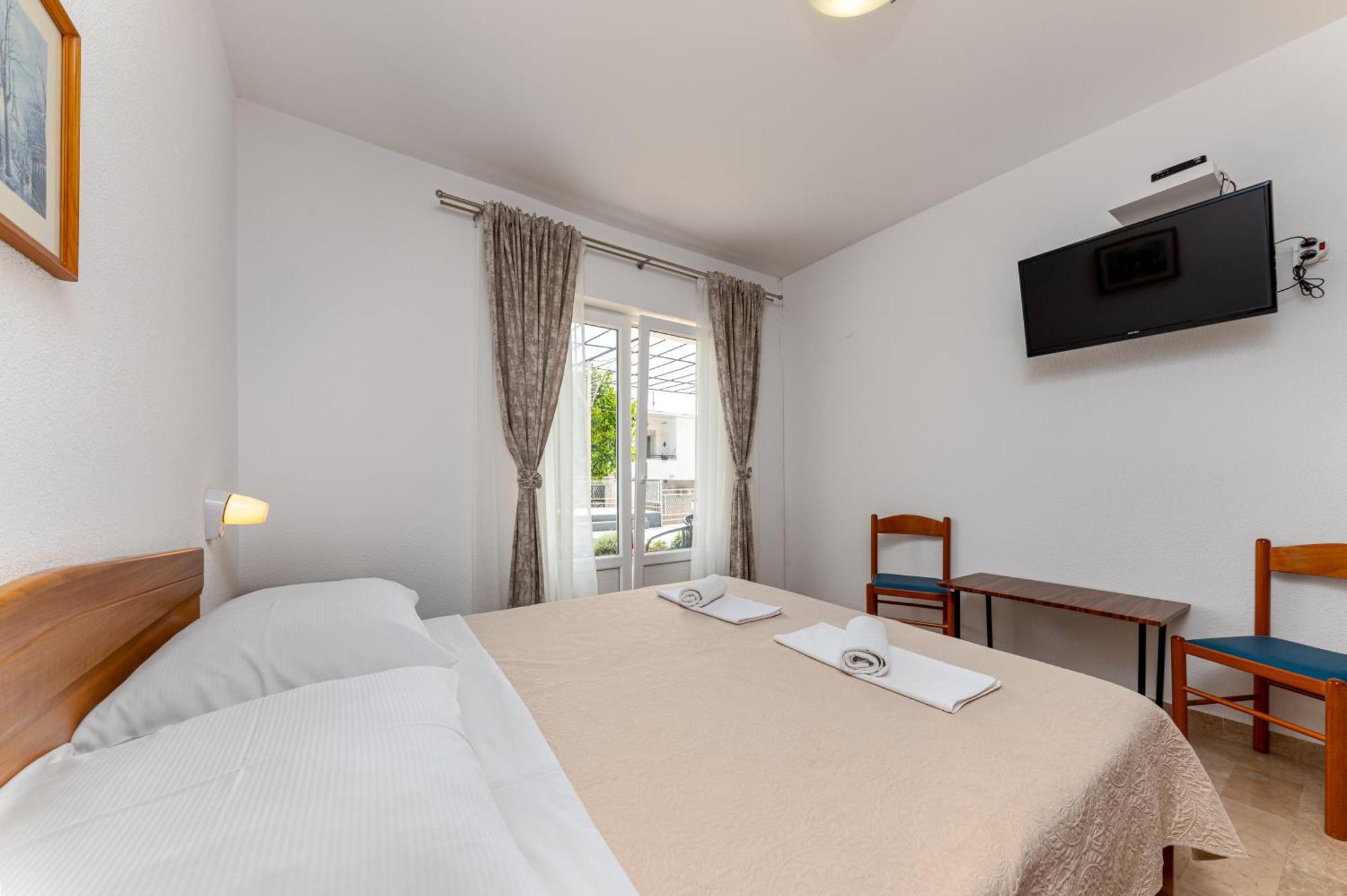 Bed And Breakfast Ivona Baška Voda Dış mekan fotoğraf