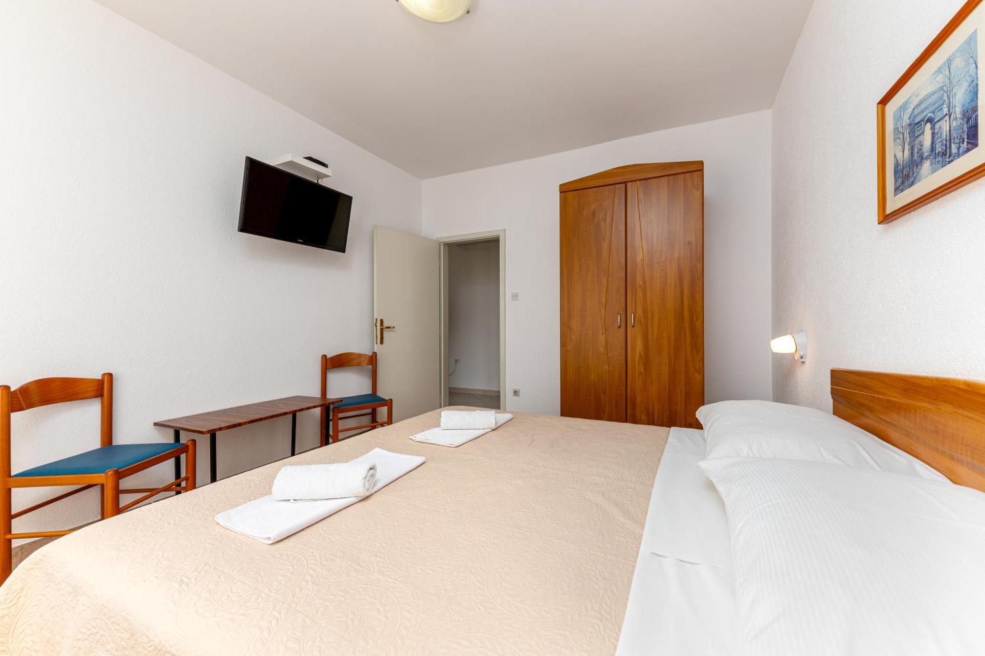 Bed And Breakfast Ivona Baška Voda Dış mekan fotoğraf